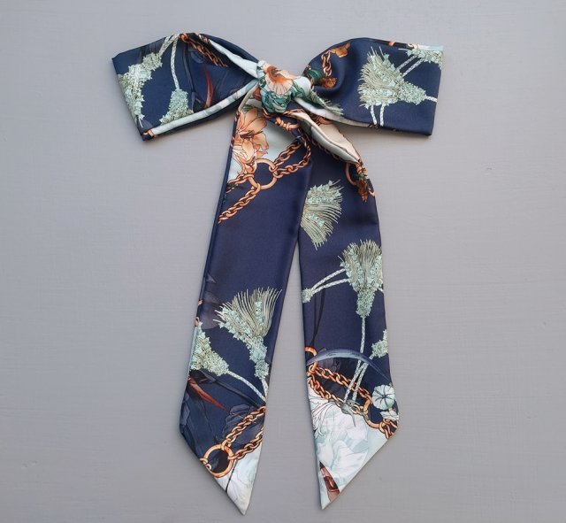 Apaszka twilly chwosty i łańcuchy