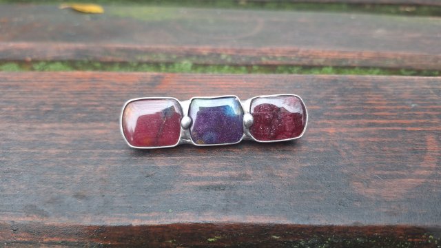 Z jaspisów - broszka