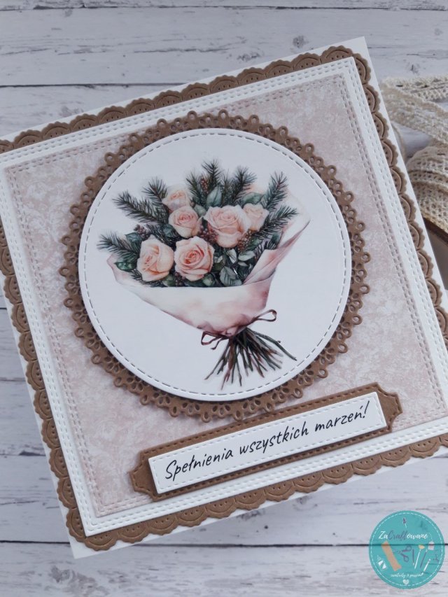 Kartka urodzinowa (lub na inną okazję) z zimowymi różami i gałązkami świerku
