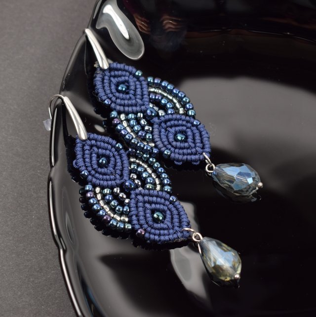 Długie kolczyki z koralików - eleganckie, wieczorowe