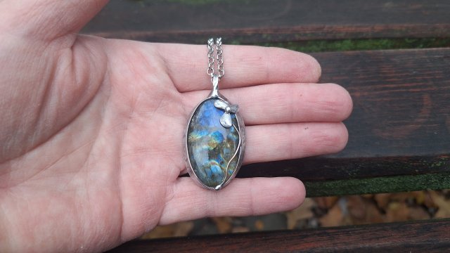 Z kwiatkiem - wisiorek