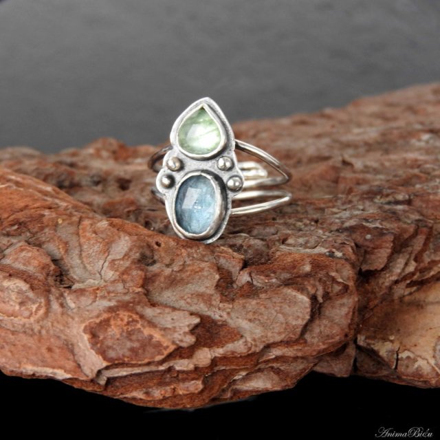 Pierścionek srebrny z zielonym i błekitnym kyanitem regulowany