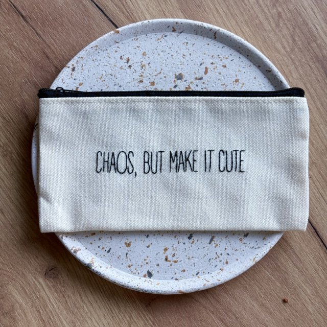 Kosmetyczka saszetka z haftem 2