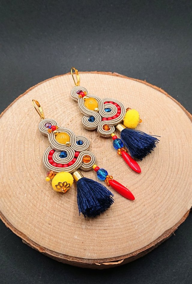 Beżowo-kolorowe kolczyki sutasz w stylu boho 13