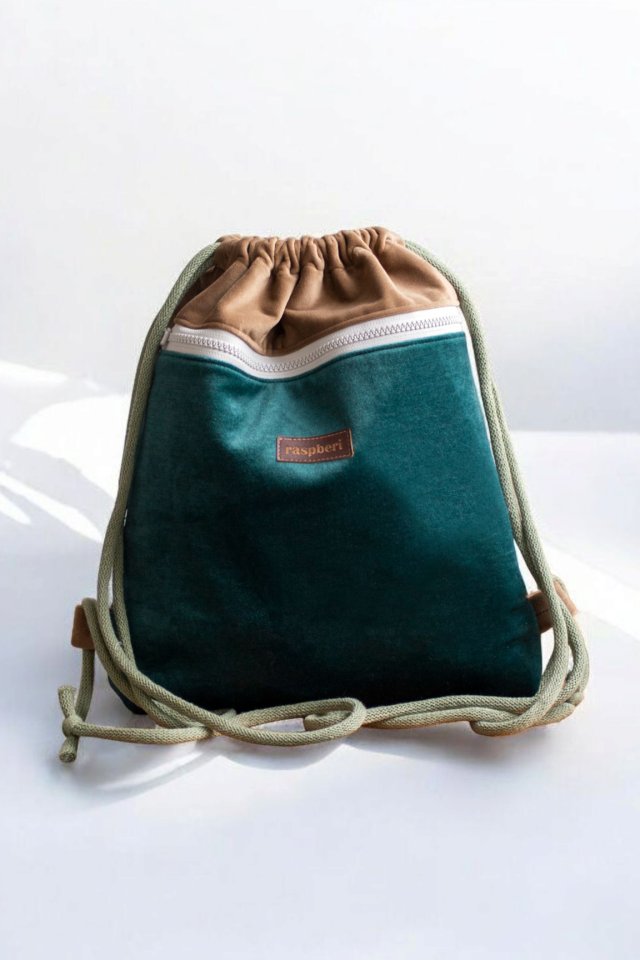 Beżowo-zielony plecak z przednią kieszenią z weluru