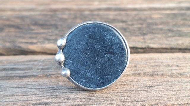 Czarna dziura - pierścionek regulowany