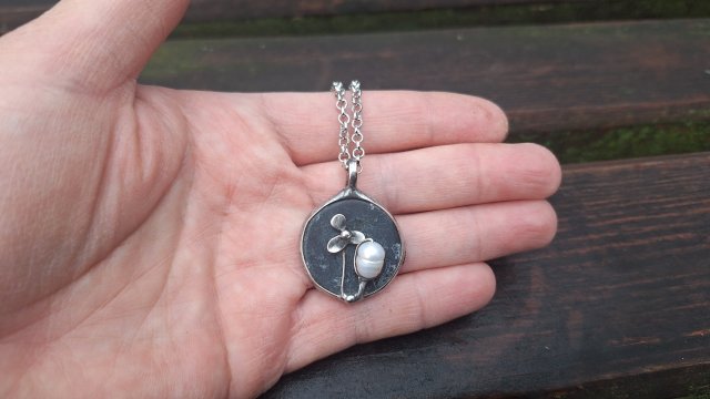 Samotna perła - wisiorek