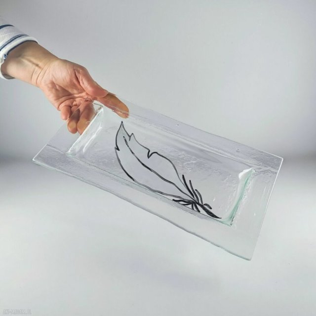 Szklana patera, piórko