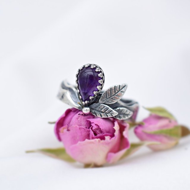 Pierścionek z Listkami i Ametystem