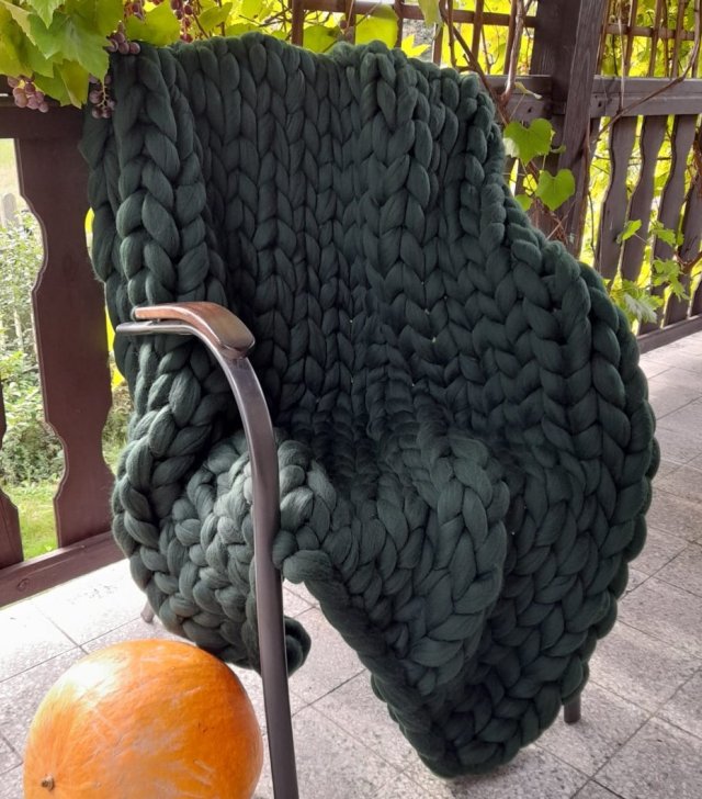 Koc narzuta z wełny czesankowej merynos, zieleń butelkowa