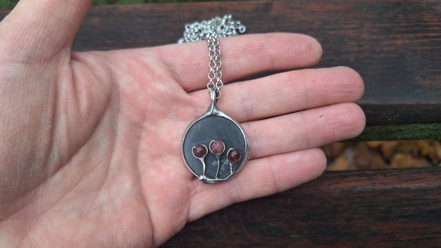 Różowe kwiatki - wisiorek