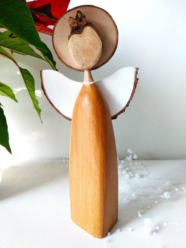 Anioł bukowy - prezent pod choinkę.