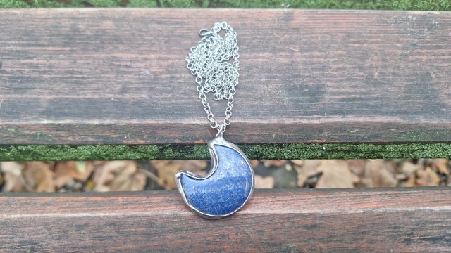 Lapisowy księżyc - wisiorek