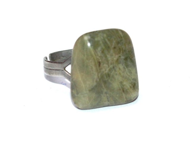 Kamienny pierścionek regulowany PRL vintage