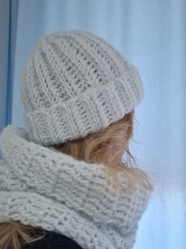 Komplet z moheru: czapka i komin