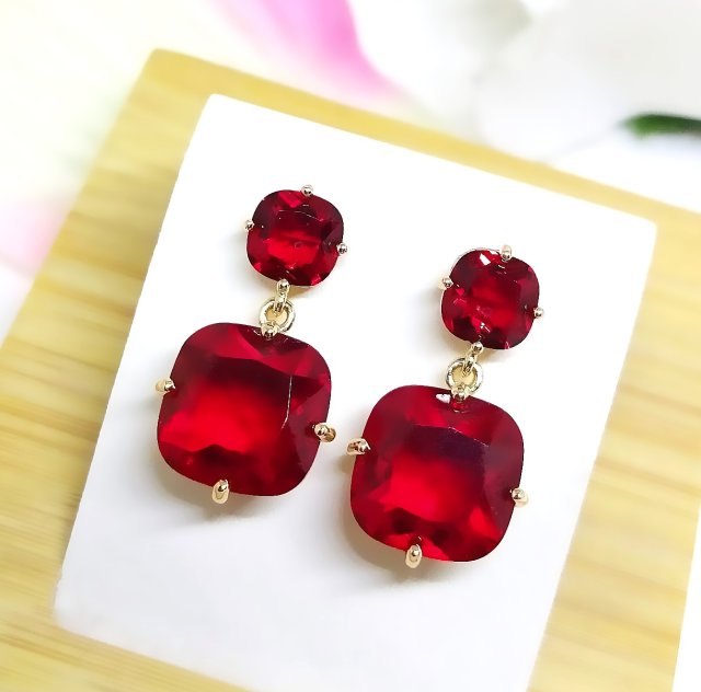 Kolczyki w czerwieni