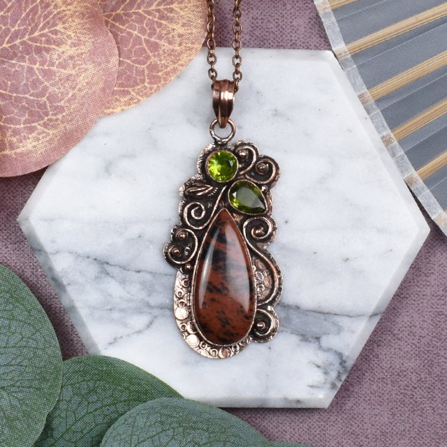 Miedziany ozdobny wisiorek z obsydianem mahoniowym i peridotem #577