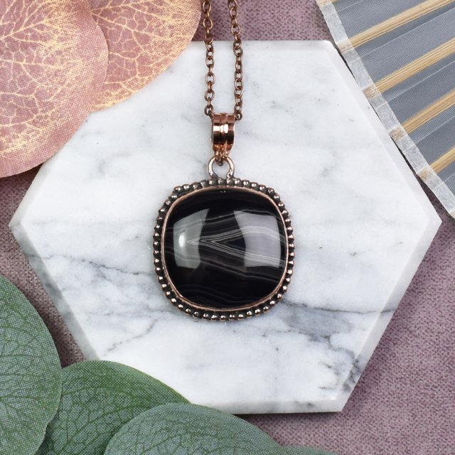 Miedziany ozdobny wisiorek z agatem #584