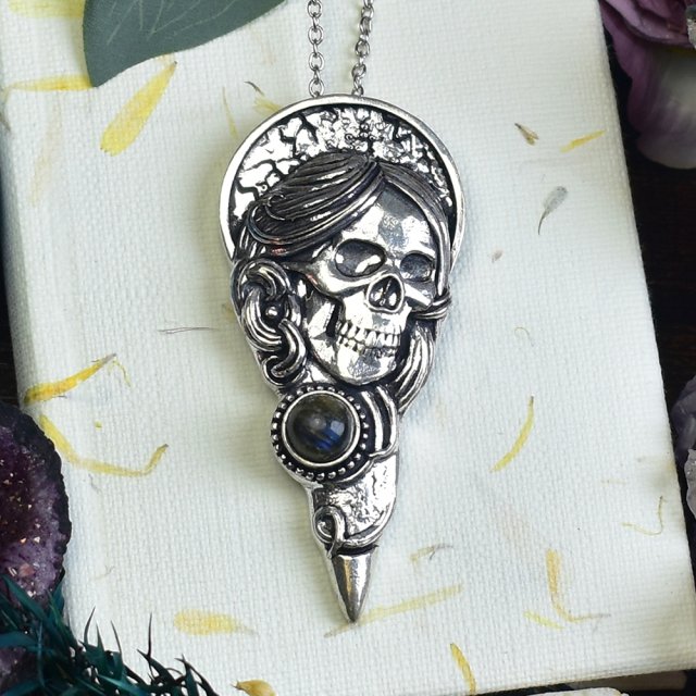 Miedziany posrebrzany ciężki wisior Dead Madonna z labradorytem #643