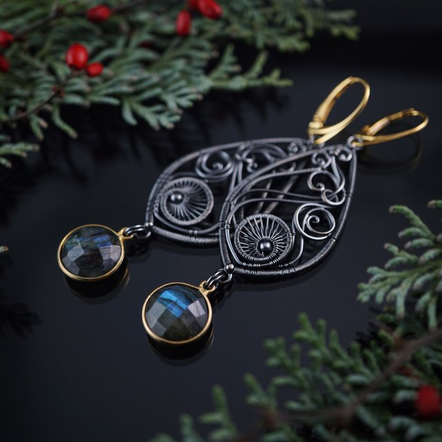 Double moon - wiszące kolczyki z labradorytami