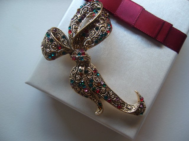 BROSZKA ZAWIESZKA KOKARDA