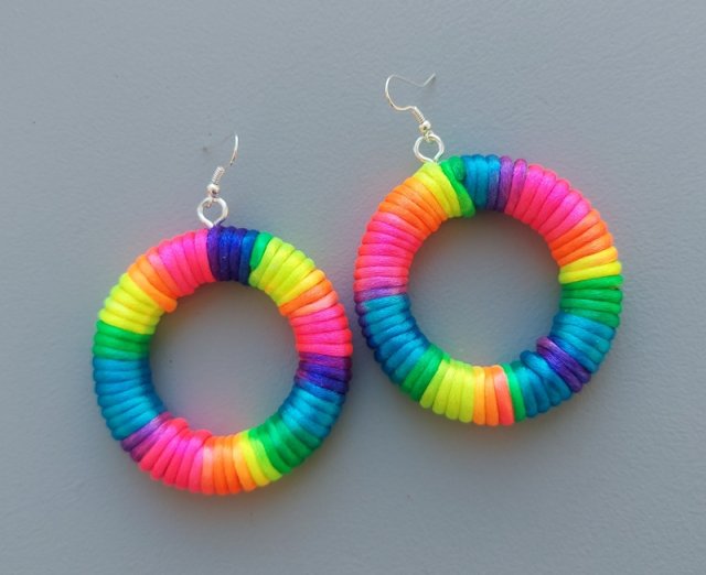 Neonowa seria kolorów - kolczyki koła XL