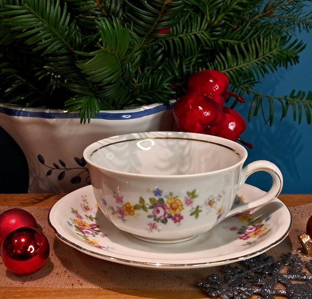 Niemiecka przedwojenna porcelana Felda filiżanka i spodek