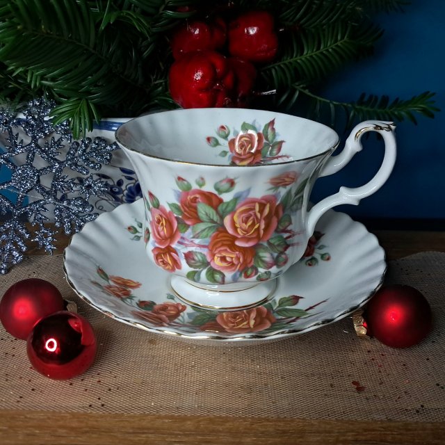 Royal Albert filiżanka 150ml i spodek wzór Centennial Rose