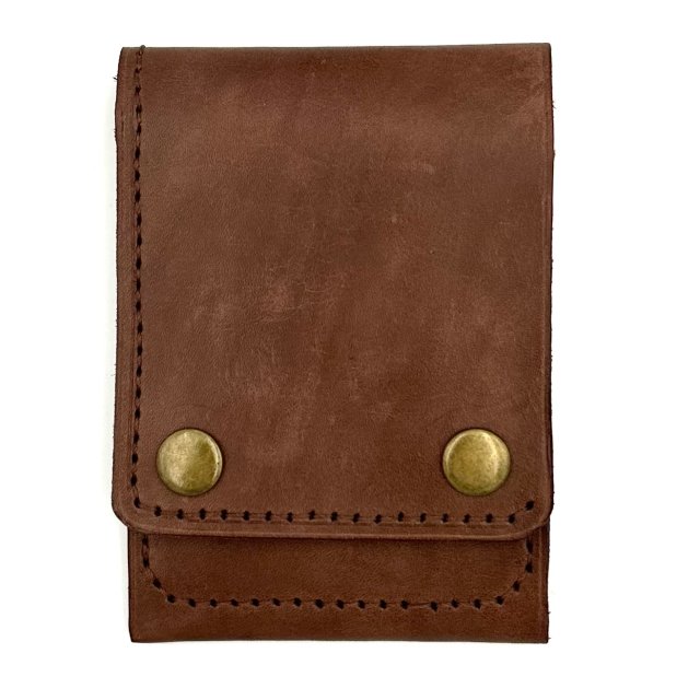 Brązowy portfel skórzany na karty ręcznie uszyty.