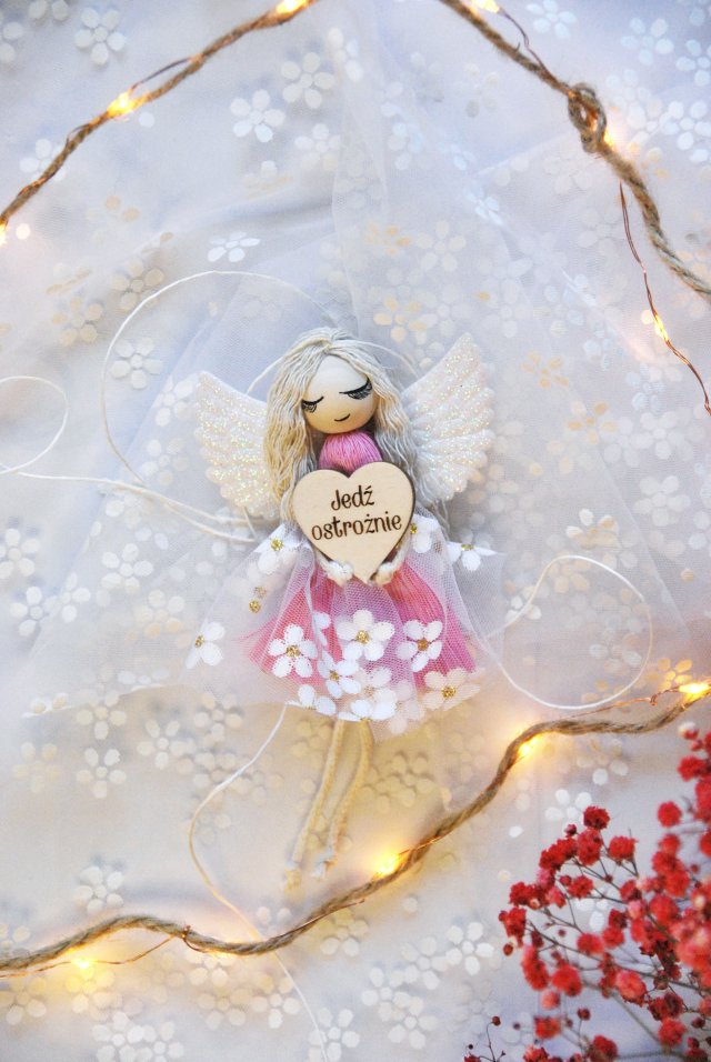 Zawieszka do samochodu Aniołek - Jedź ostrożnie - róż | Do auta