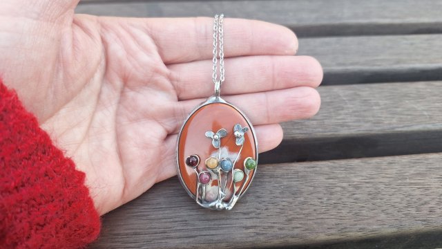 Jaspis i kwiaty - wisiorek