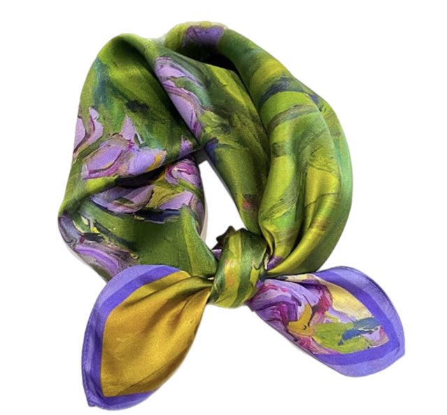 Wielobarwna apaszka z jedwabiu - fioletowe kwiaty jak malowane