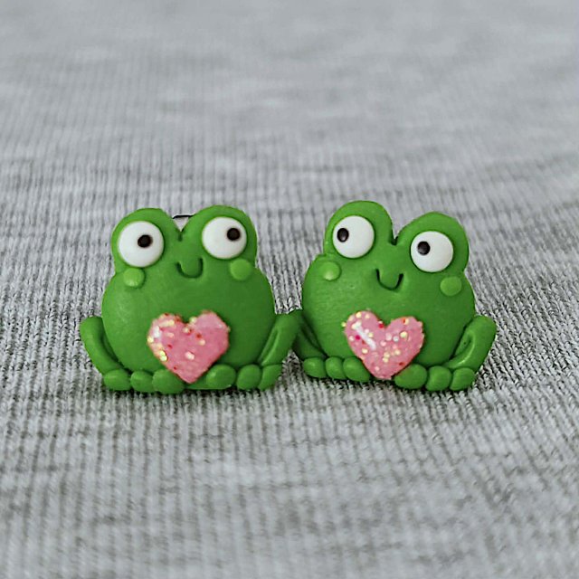 Kolczyki żabki z serduszkiem