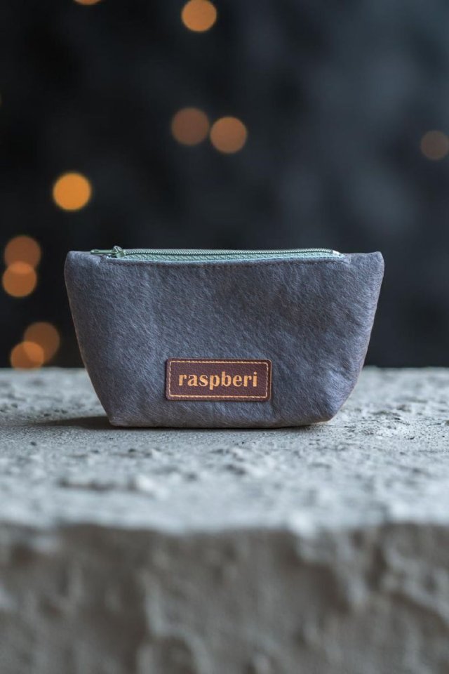 Ciemnoszara filcowa kosmetyczka mini