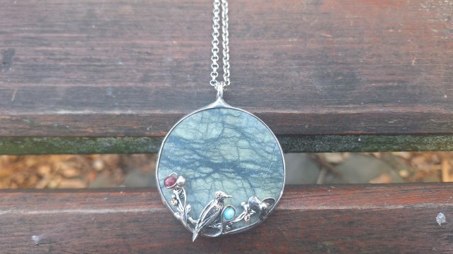 Ptak w ogródku - wisiorek