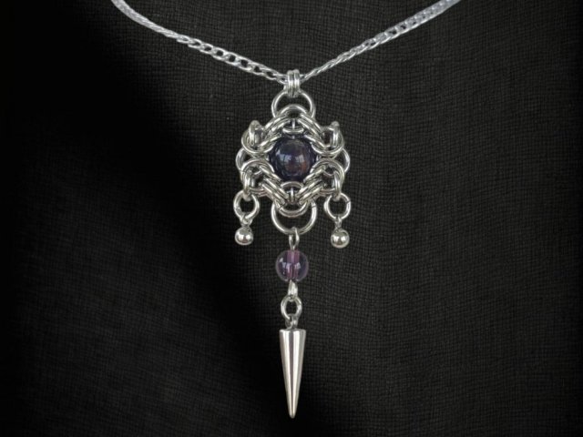 Gotycki naszyjnik z ametystem – ręcznie robiona biżuteria alt