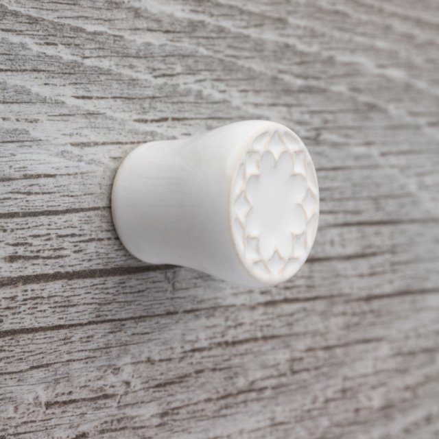 Ceramiczna gałka do mebli biała, wz.14