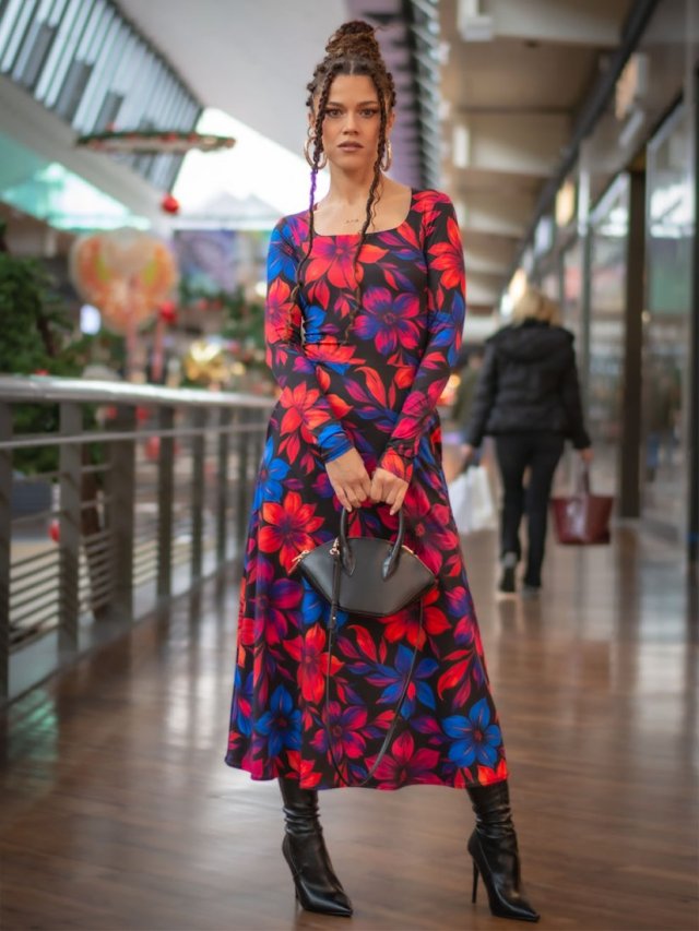 Sukienka z dekoltem karo - Karla Flower Power