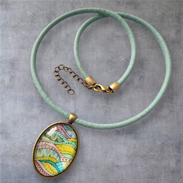 naszyjnik z korka CORK CABO z medalionem z grafiką I turkusowy