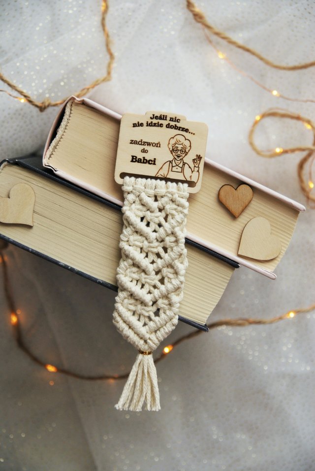 Makrama zakładka do książki - prezent na Dzień Babci