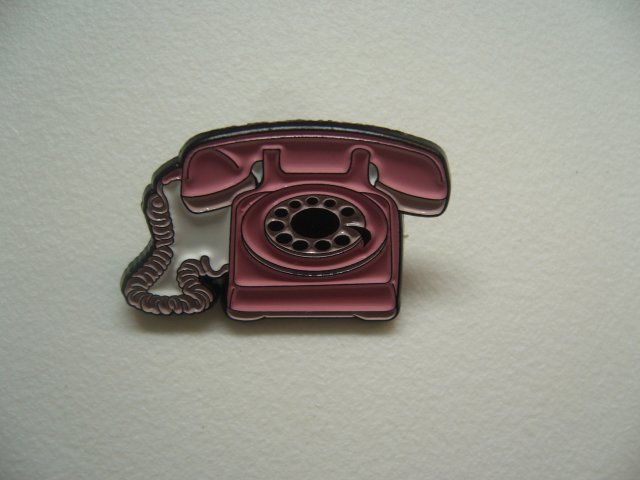 PIN PRZYPINKA BROSZKA TELEFON