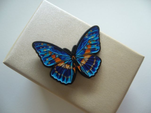 EMALIOWANA PIN PRZYPINKA BROSZKA MOTYL