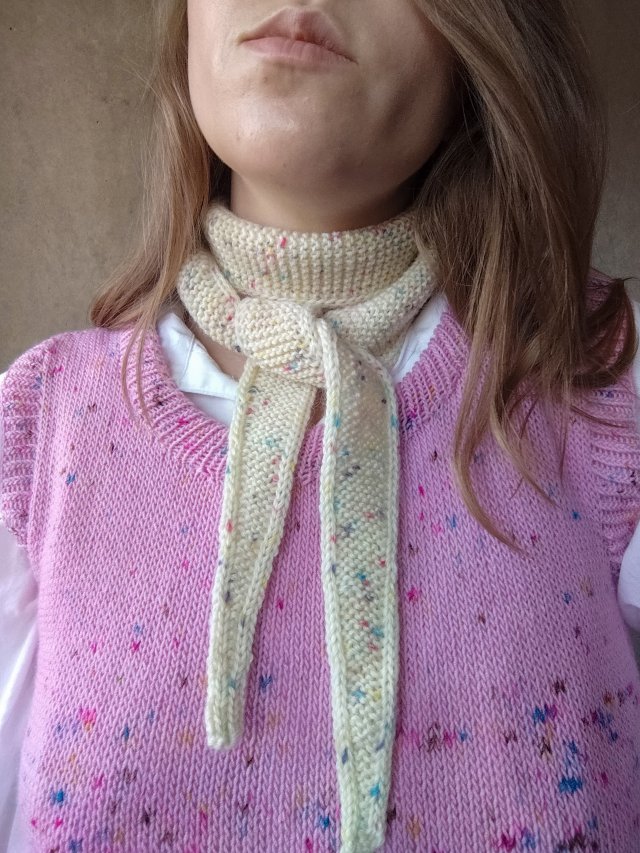 Masełkowy wełniany duński szalik Konfetti Wełna