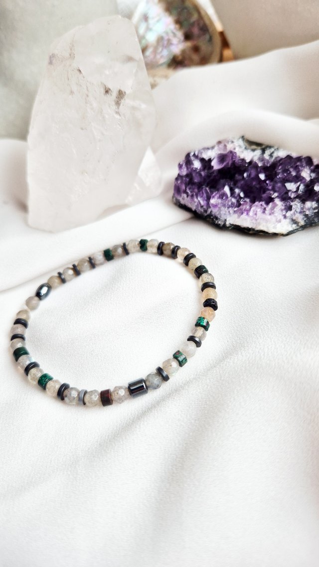 Bransoletka z labradorytu,turkusu i hematytu.