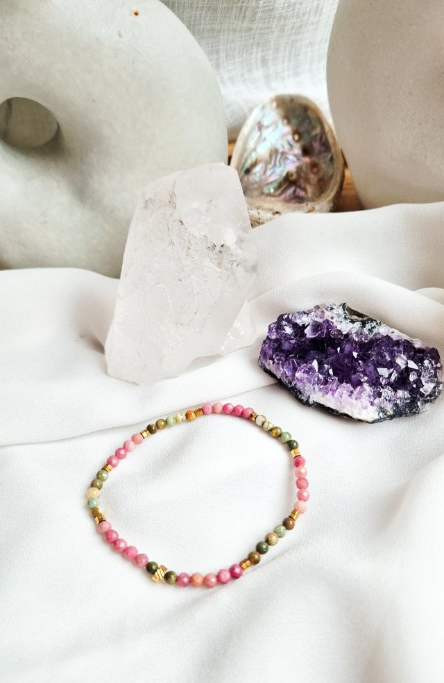 Bransoletka z ryolitu i rodonitu.