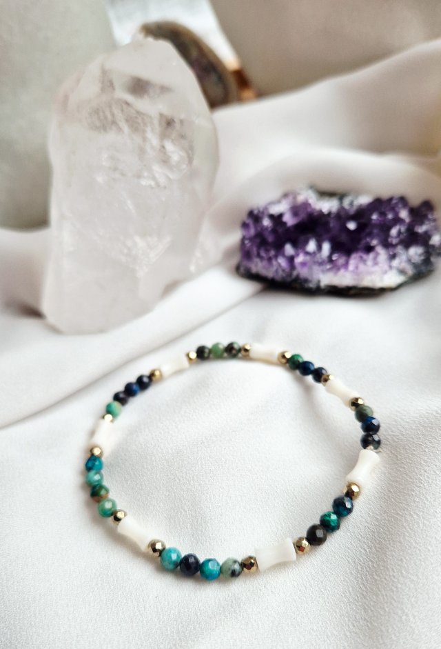 Bransoletka z naturalnej chryzokoli i białego korala.