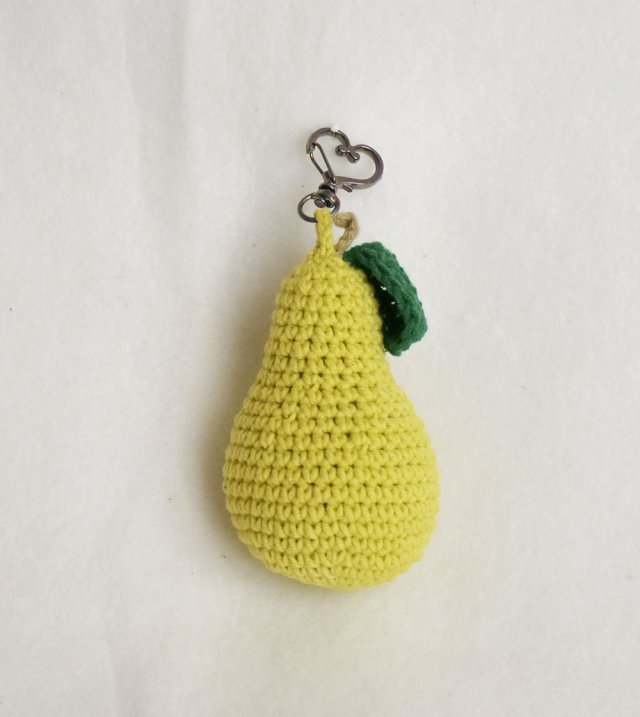 Brelok handmade – szydełkowa gruszka | unikatowy dodatek