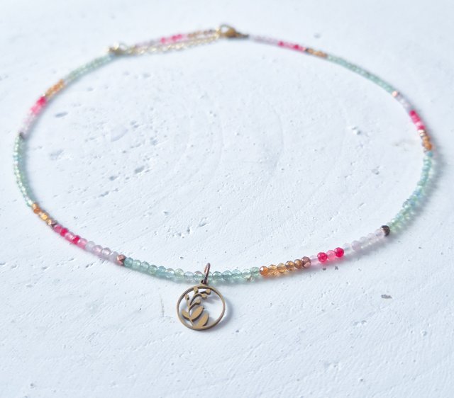 naszyjnik z apatytu i granatu