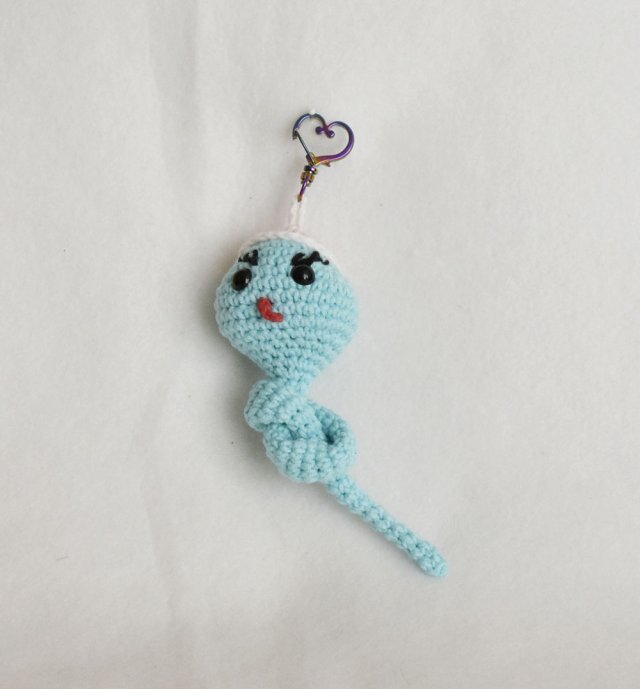 Ręcznie robiony breloczek szydełkowy –  unikatowy dodatek