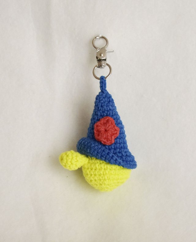 Ręcznie robiony breloczek szydełkowy –  unikatowy dodatek